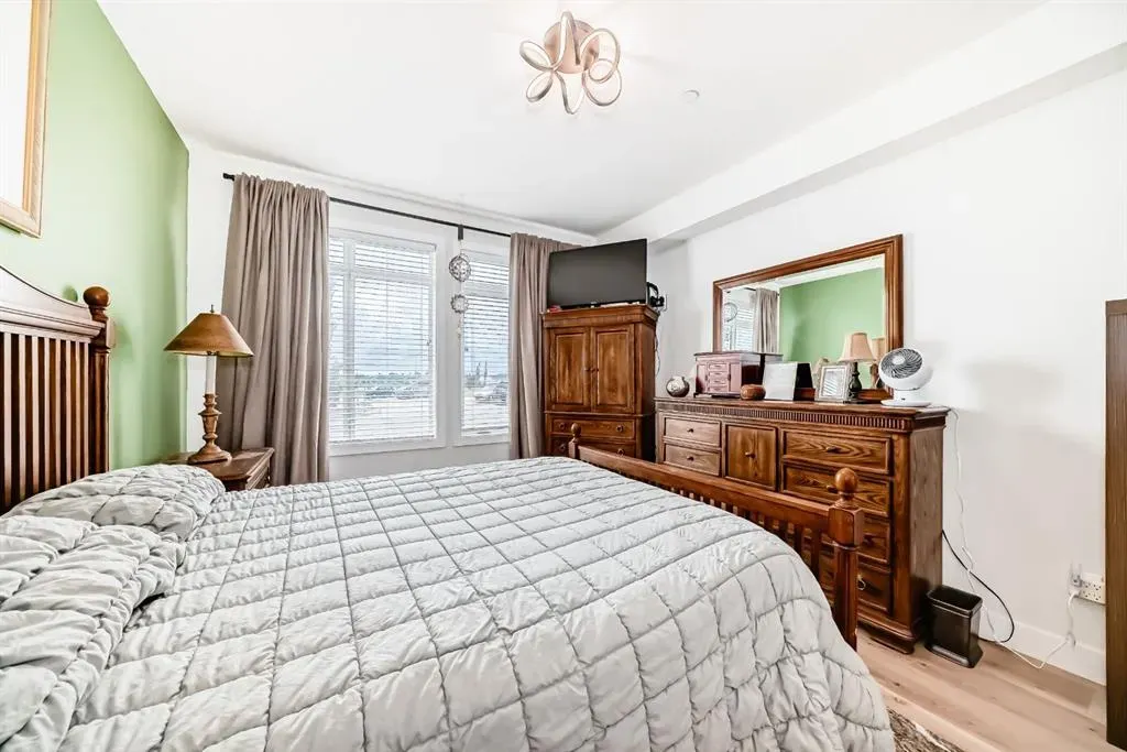 1005B Westmount Drive, #111
