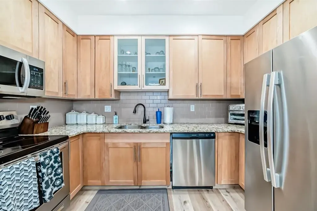 1005B Westmount Drive, #111