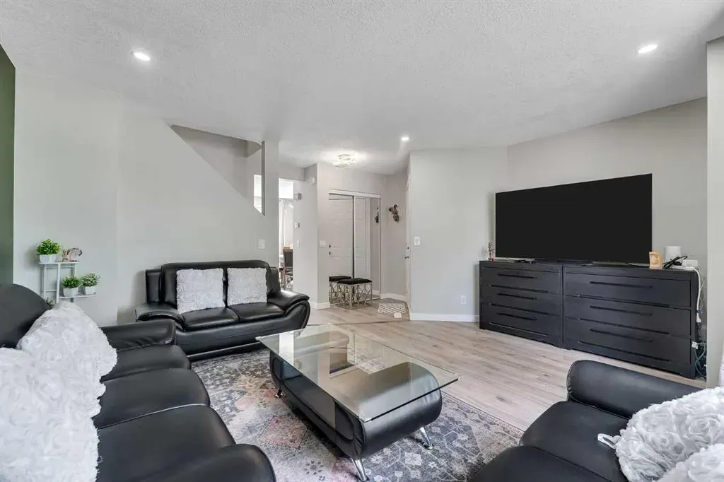 155 Taradale Drive NE