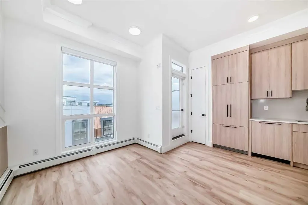 4270 Norford Avenue NW, #1403