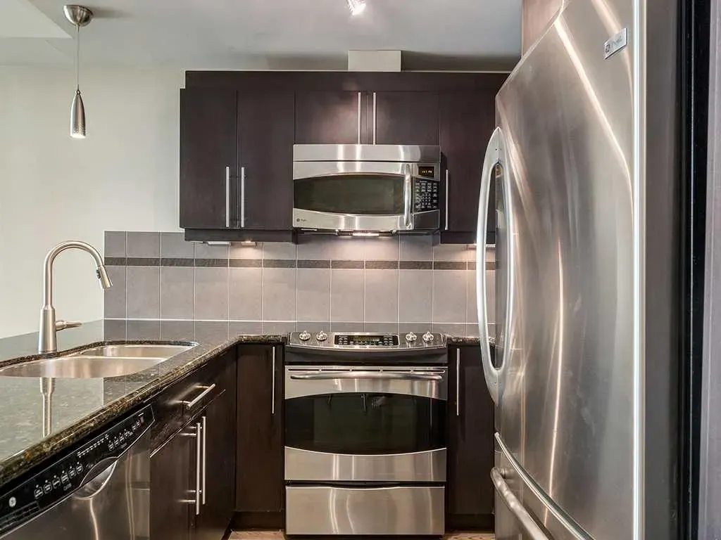 817 15 Avenue SW, #803