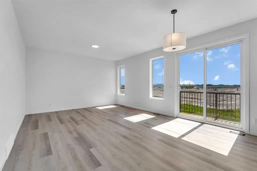 53 Cityside View NE