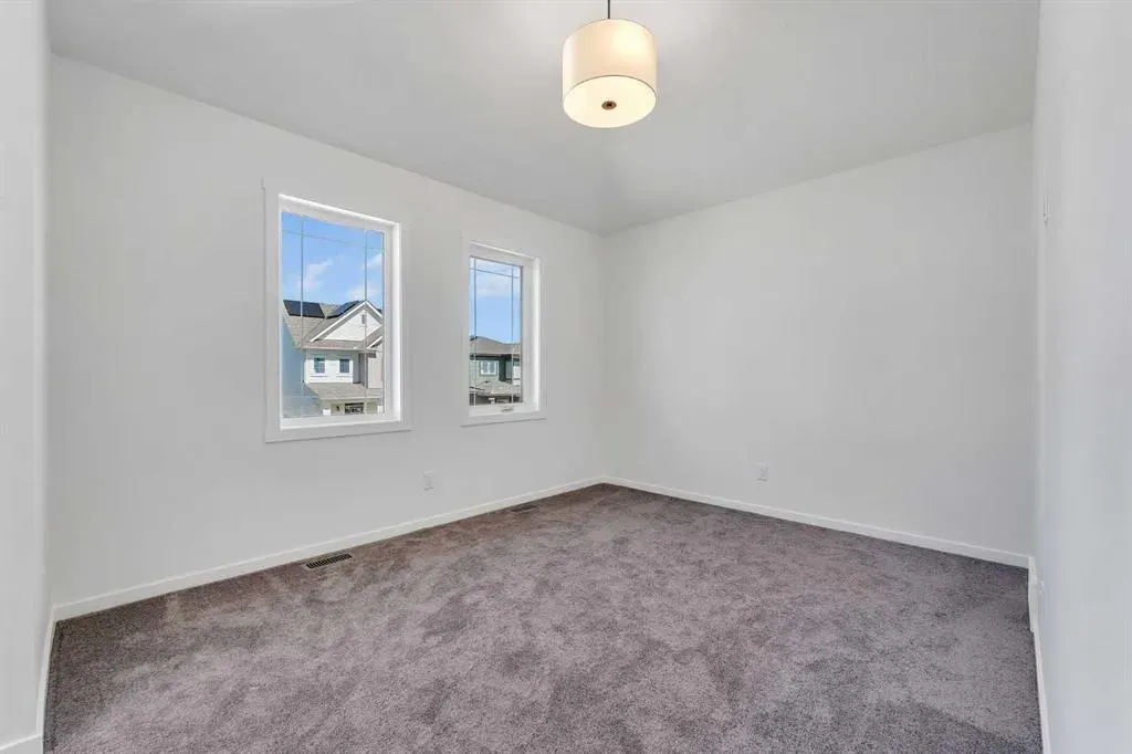 53 Cityside View NE