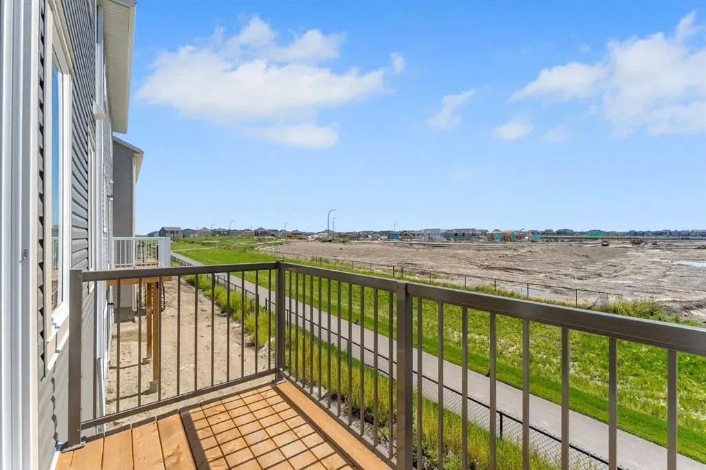 53 Cityside View NE