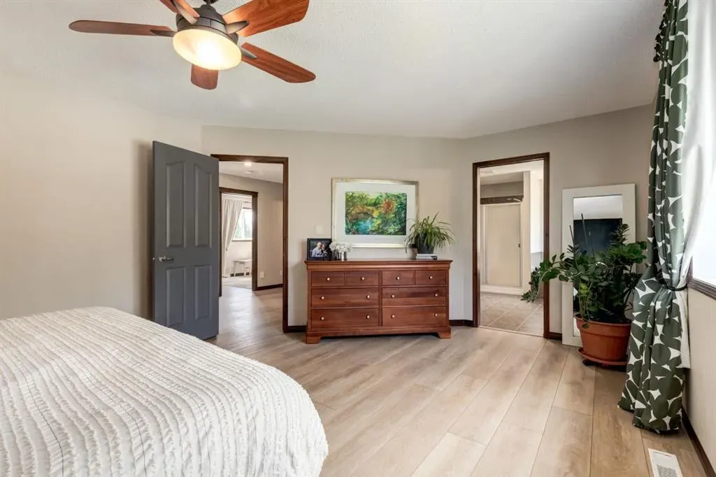 99 Aspen Stone Crescent SW