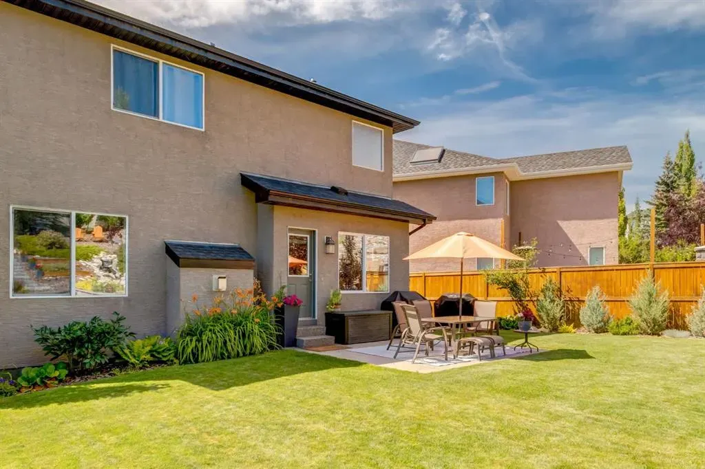99 Aspen Stone Crescent SW