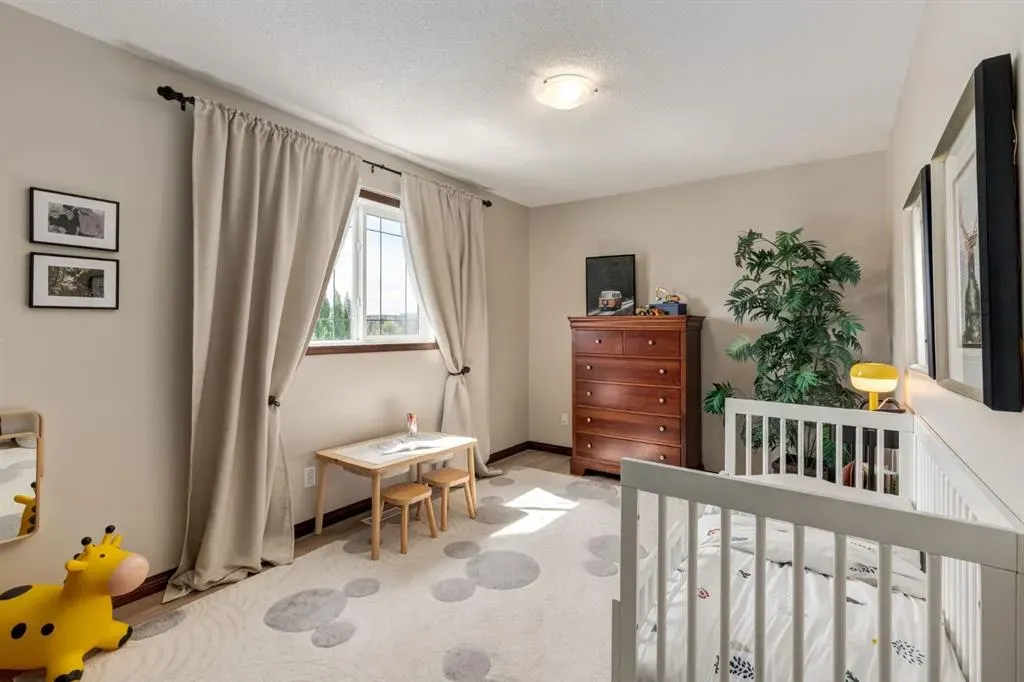 99 Aspen Stone Crescent SW