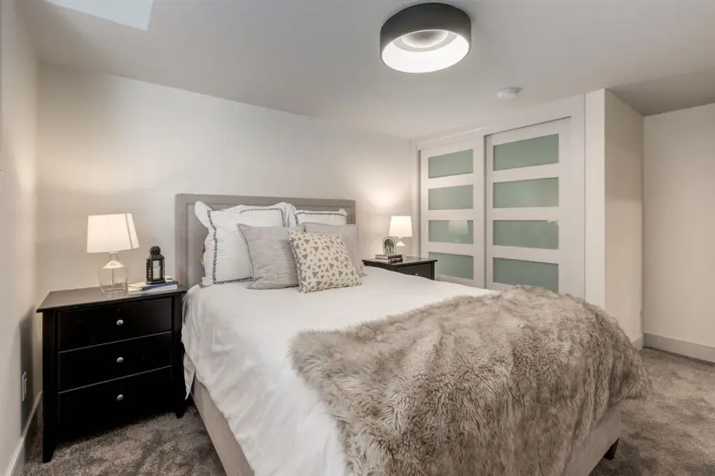 99 Aspen Stone Crescent SW