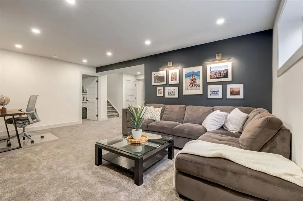 99 Aspen Stone Crescent SW