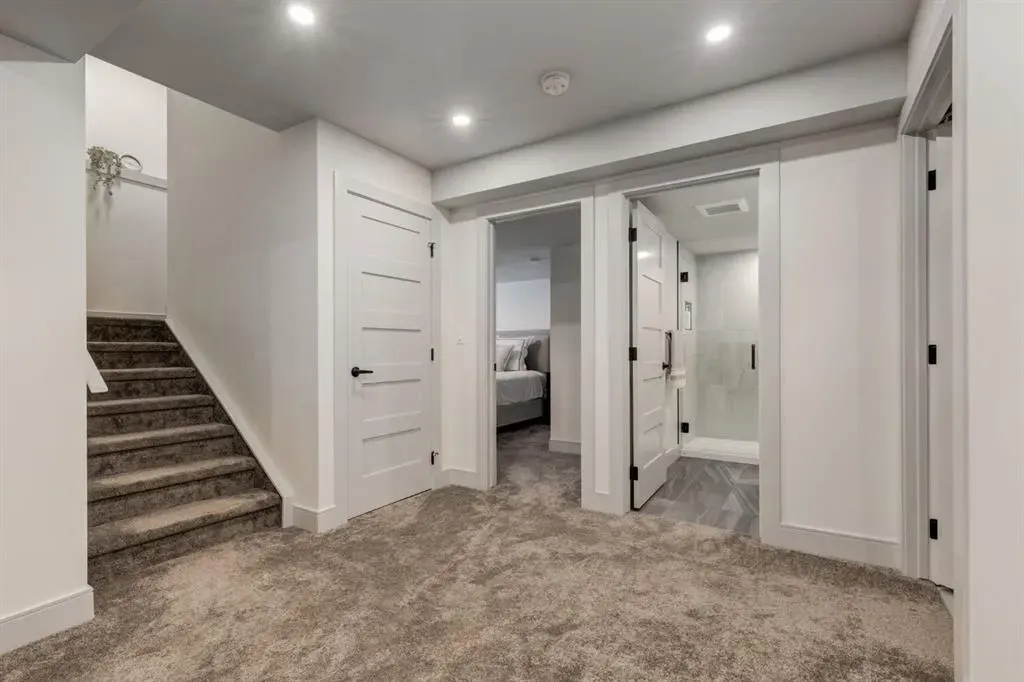 99 Aspen Stone Crescent SW
