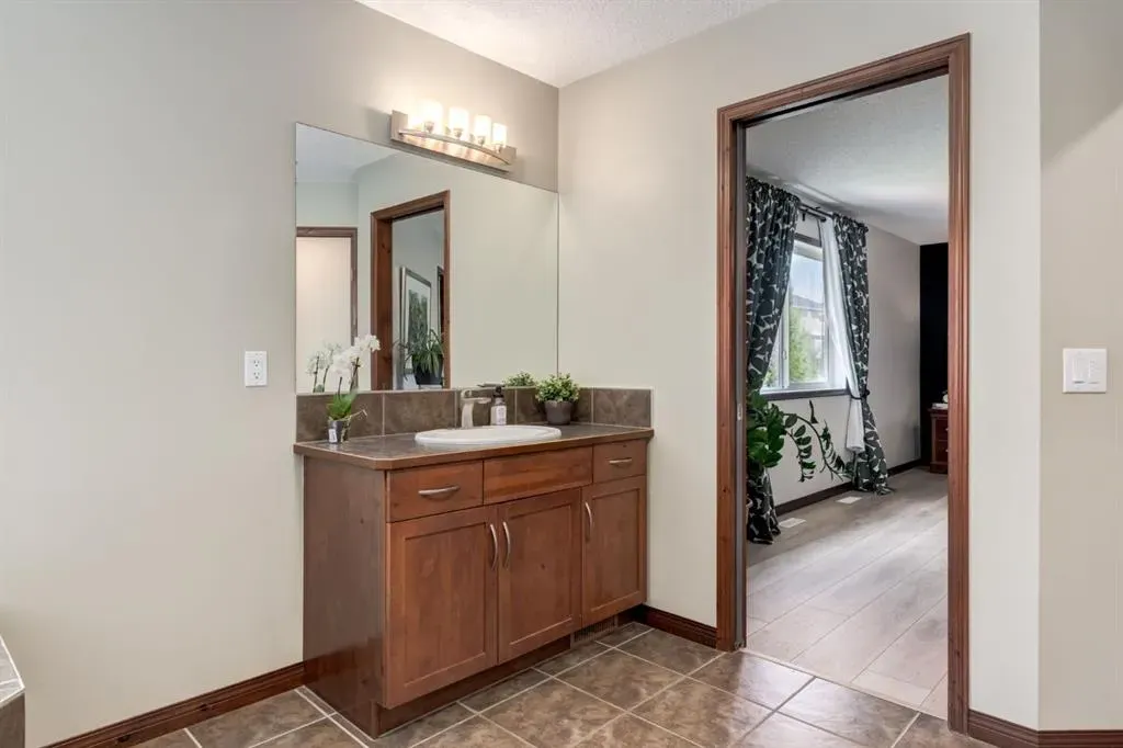 99 Aspen Stone Crescent SW