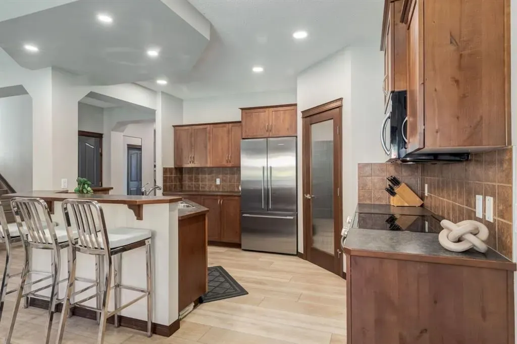 99 Aspen Stone Crescent SW
