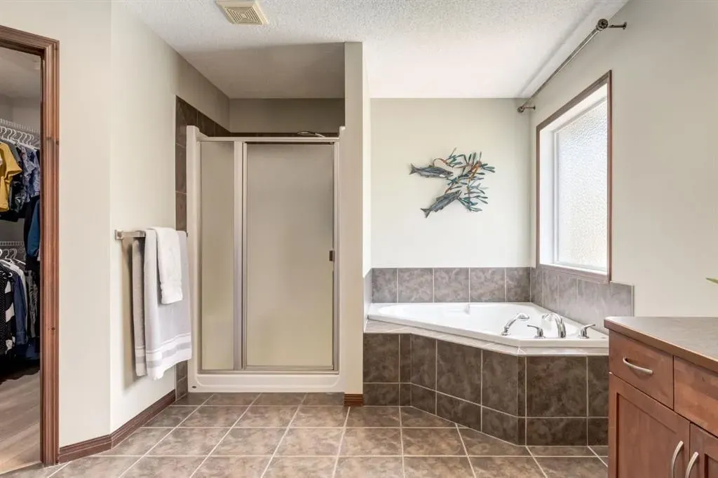 99 Aspen Stone Crescent SW