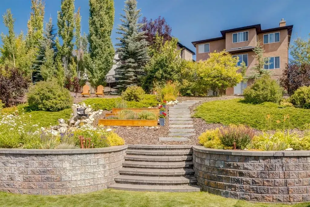 99 Aspen Stone Crescent SW