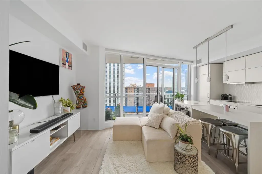 615 6 Avenue SE, #1403