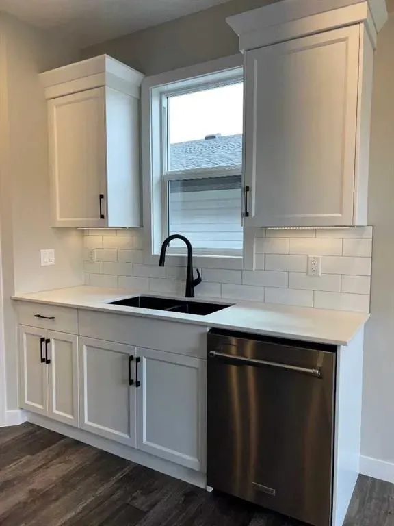 3 Gray Close