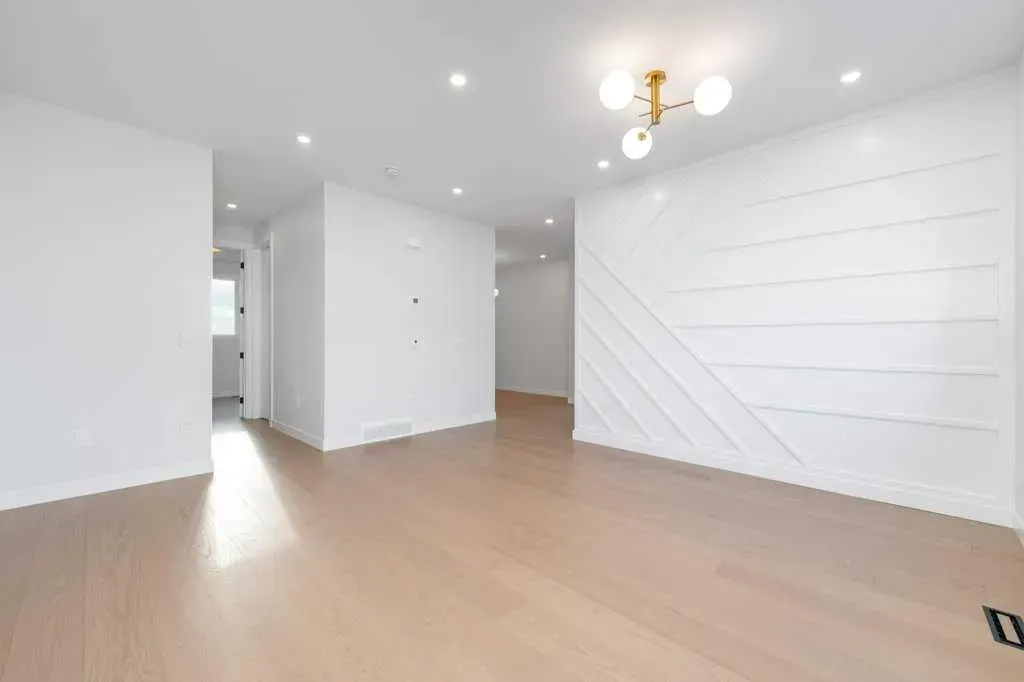 351 Waterford Grove