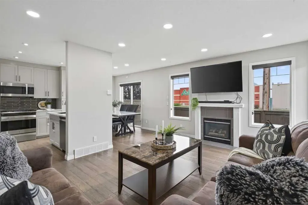 102 Canoe Square SW, #21