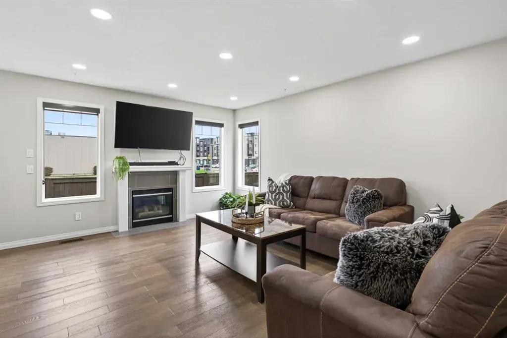 102 Canoe Square SW, #21