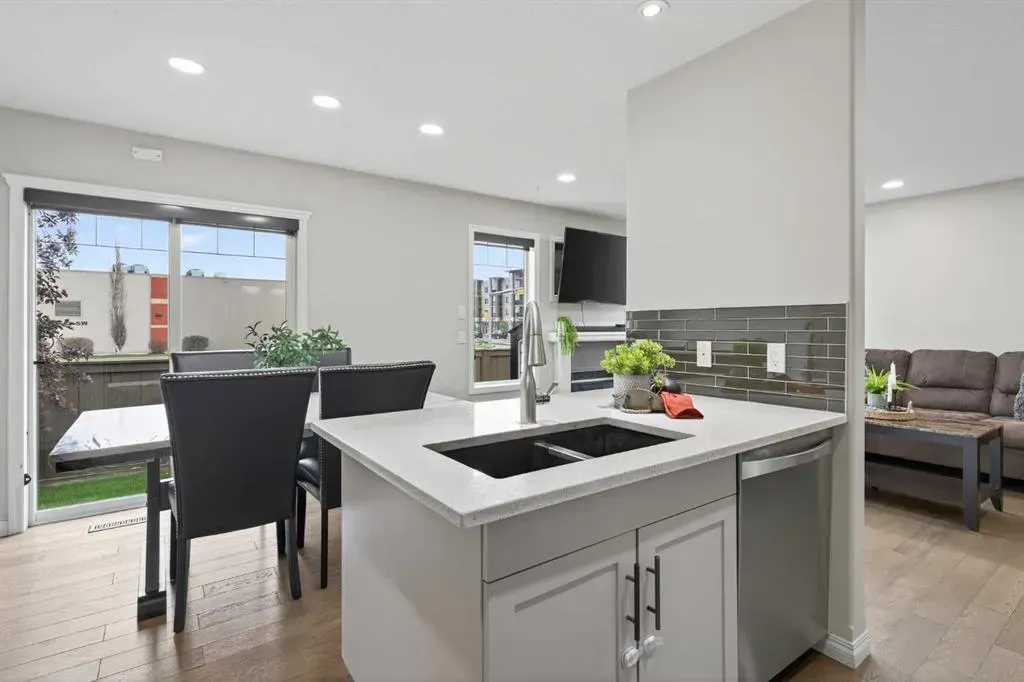 102 Canoe Square SW, #21