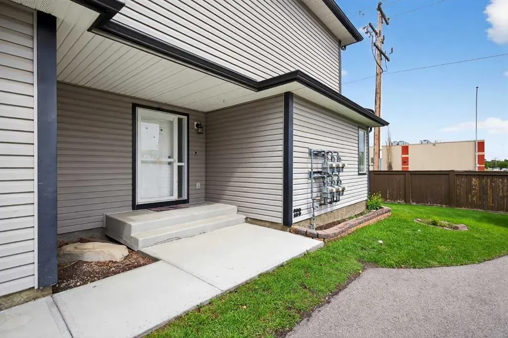 102 Canoe Square SW, #21