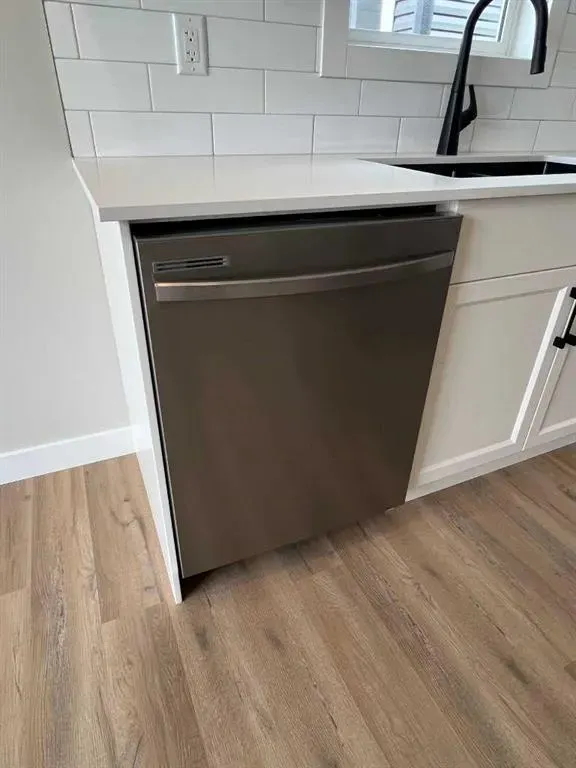 5 Gray Close