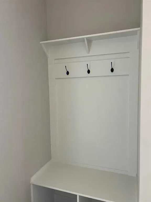 5 Gray Close