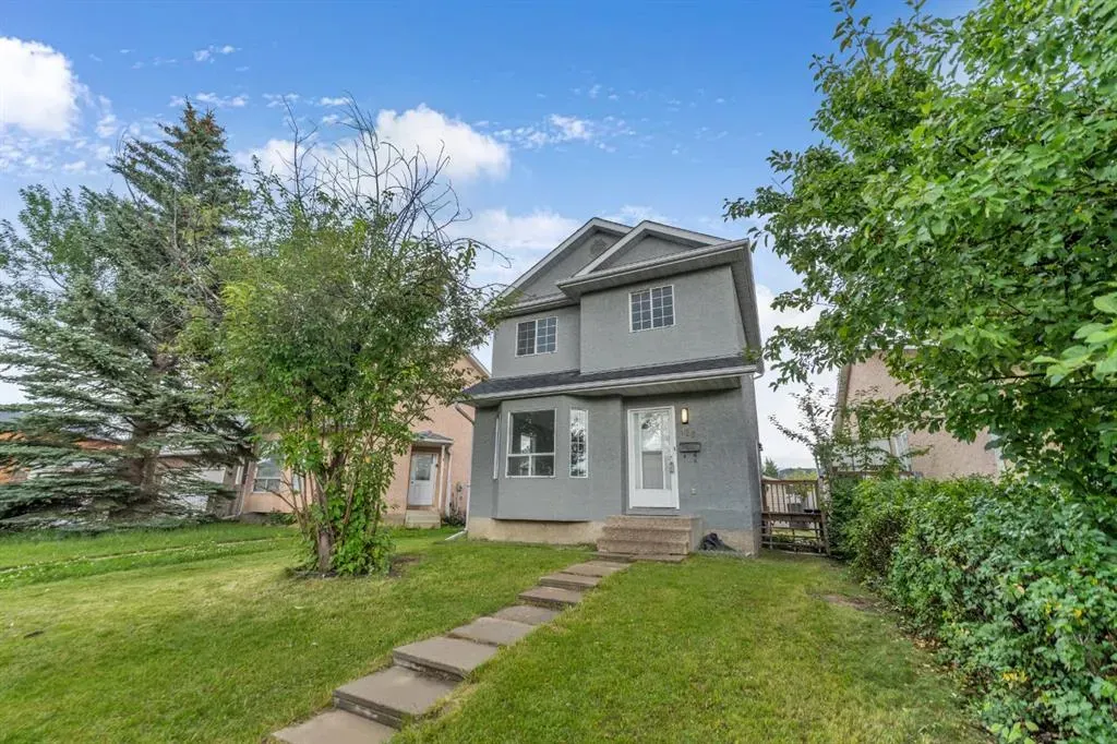 120 martinview Close NE