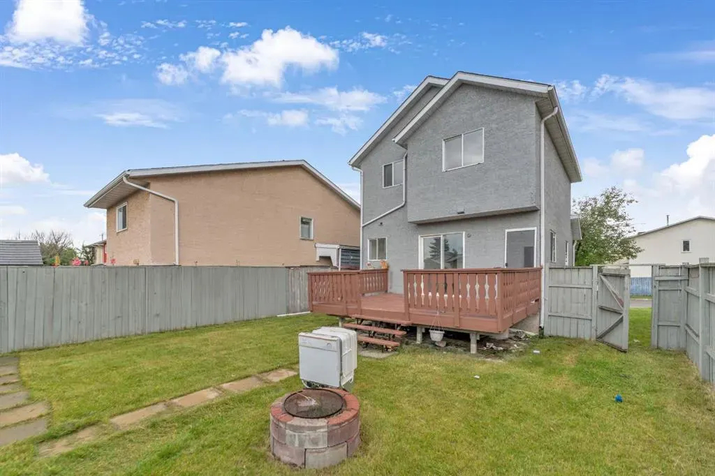 120 martinview Close NE
