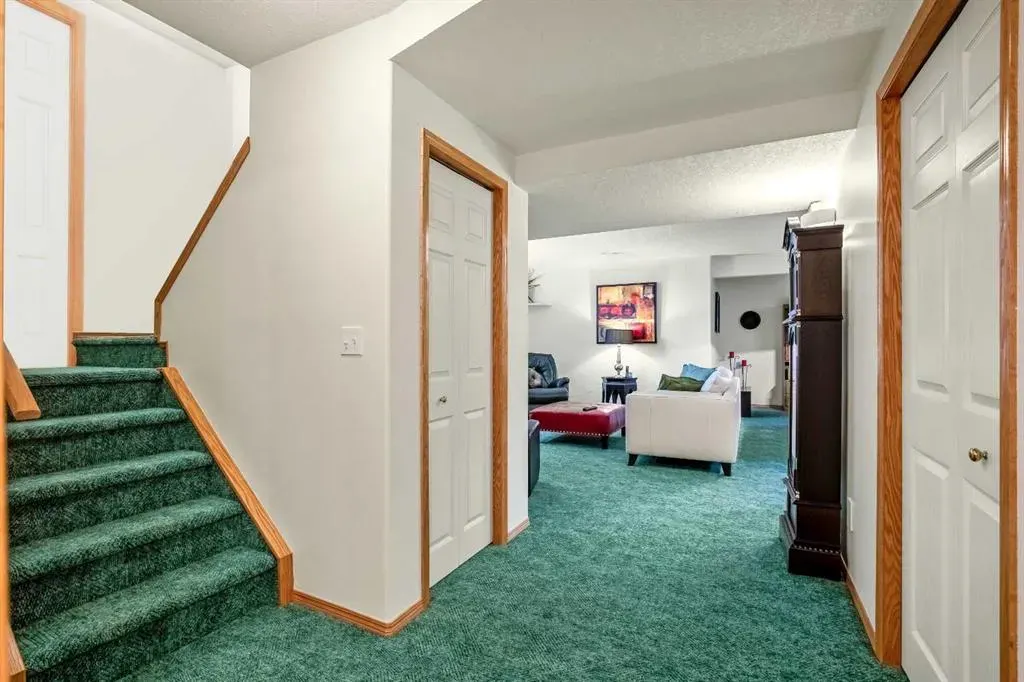 25 Country Hills Gate NW