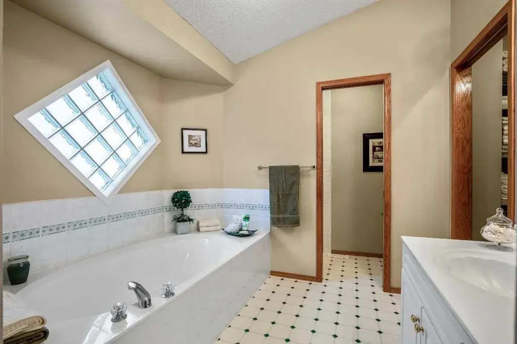 25 Country Hills Gate NW