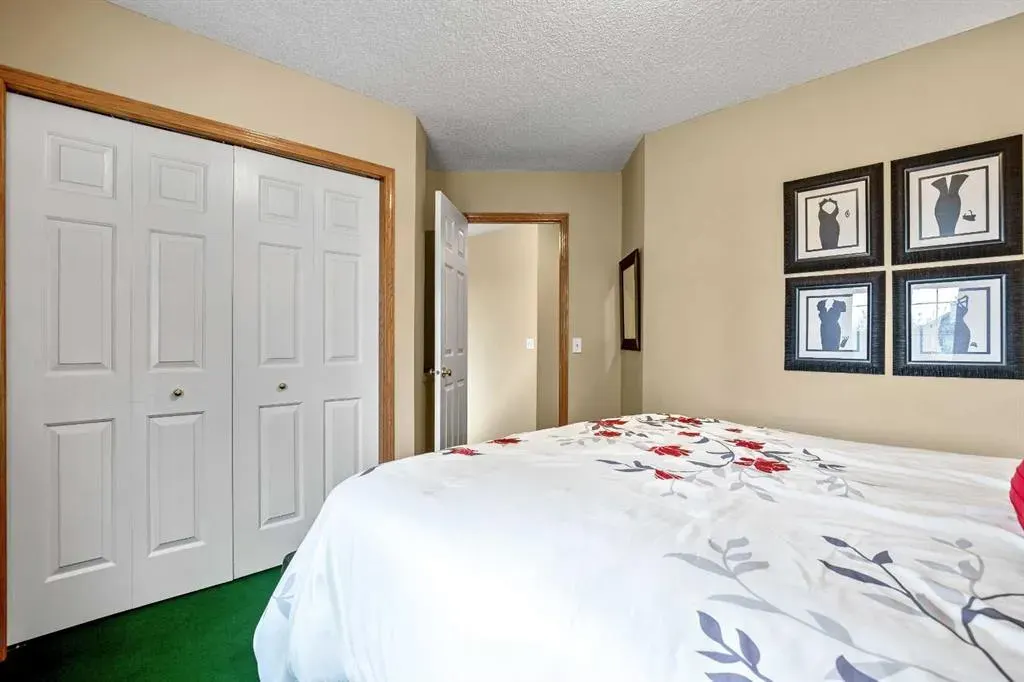 25 Country Hills Gate NW