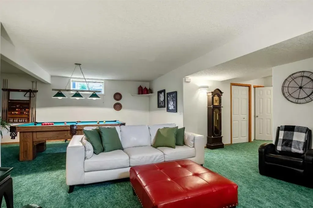 25 Country Hills Gate NW