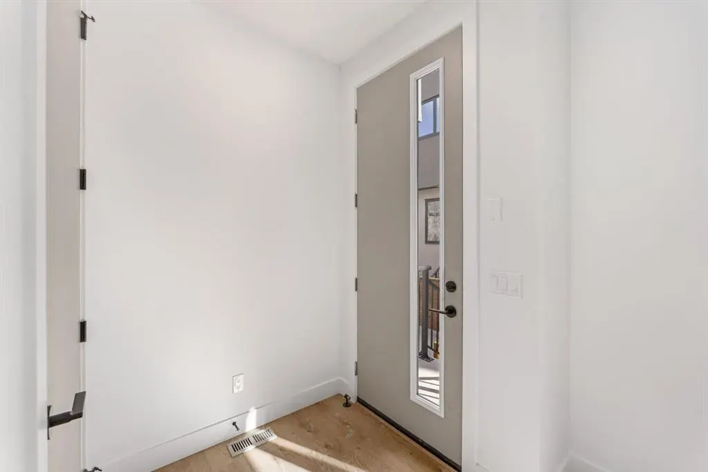 2220 26 Avenue SW, #6