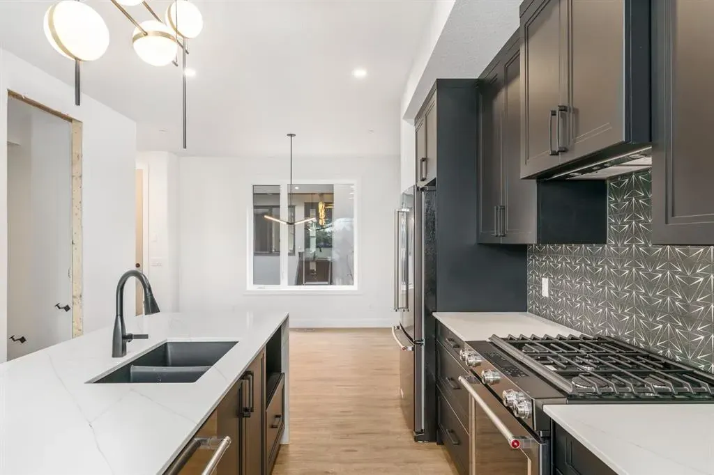 2220 26 Avenue SW, #6