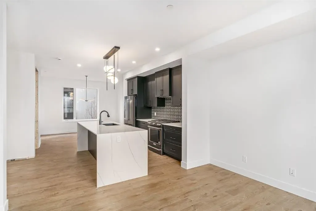 2220 26 Avenue SW, #6
