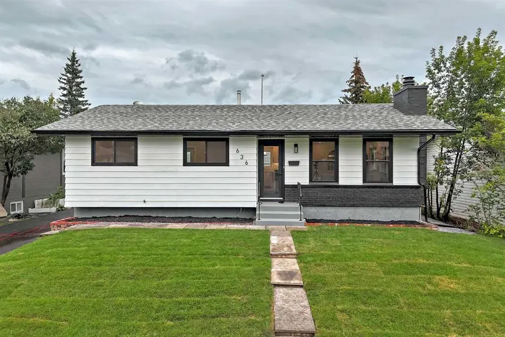 636 Cedarille Way SW