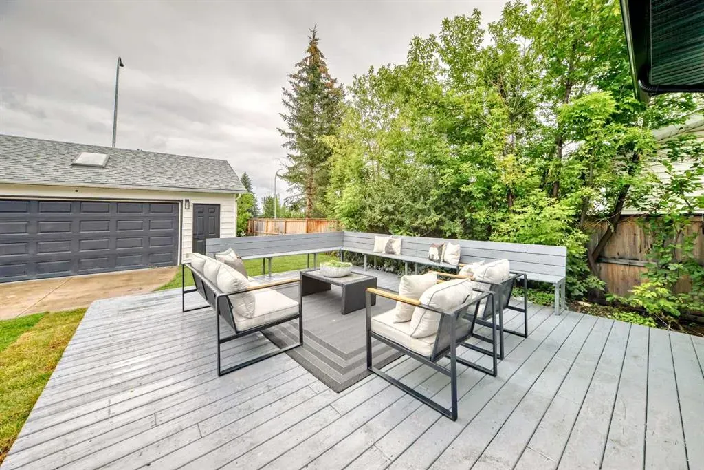 636 Cedarille Way SW