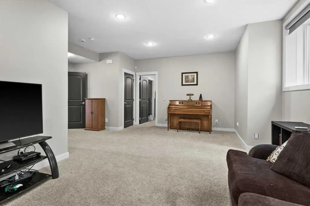 56 Rockford Terrace NW