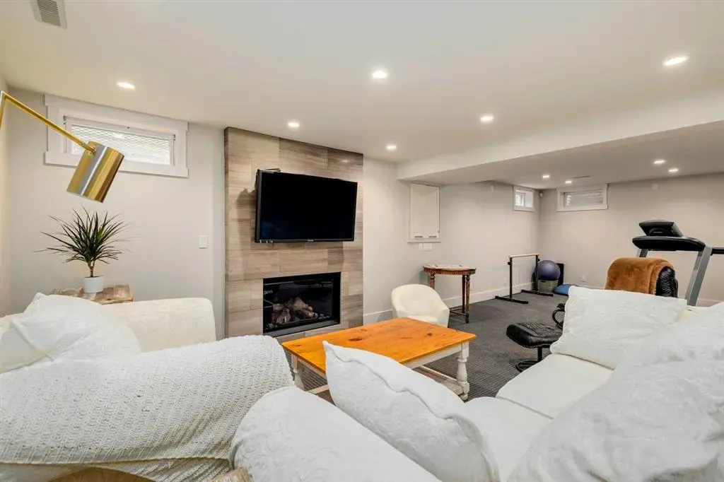 116 Bay View Drive SW
