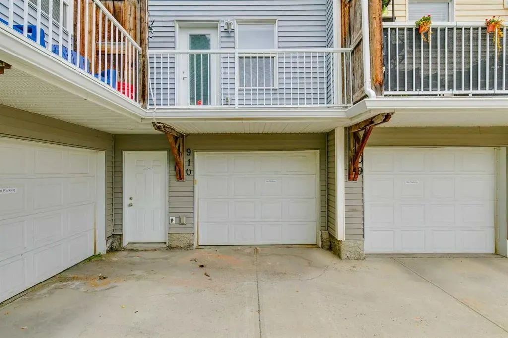 910 Prairie Sound Circle NW
