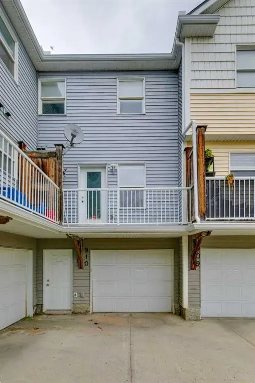 910 Prairie Sound Circle NW