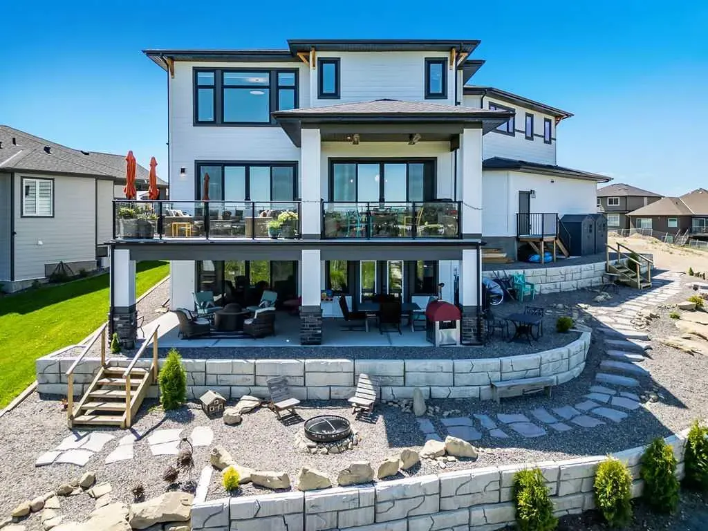 10 Westmount Point