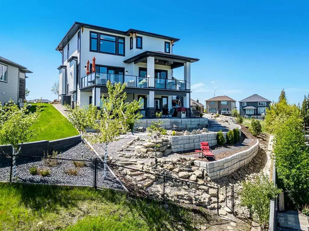 10 Westmount Point