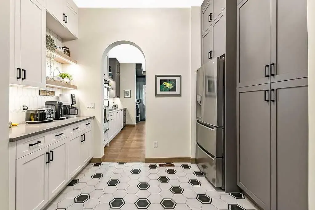 10 Westmount Point