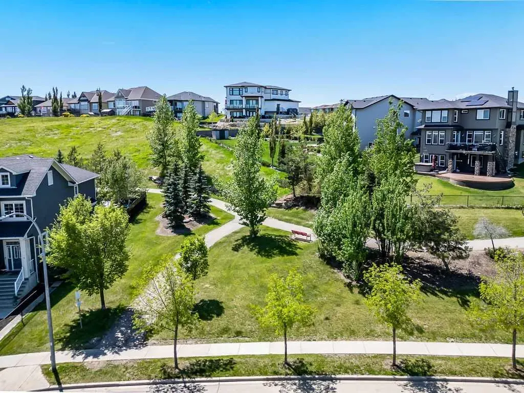 10 Westmount Point