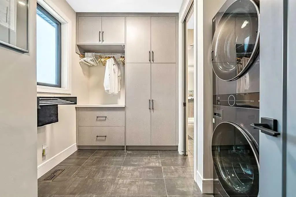 10 Westmount Point