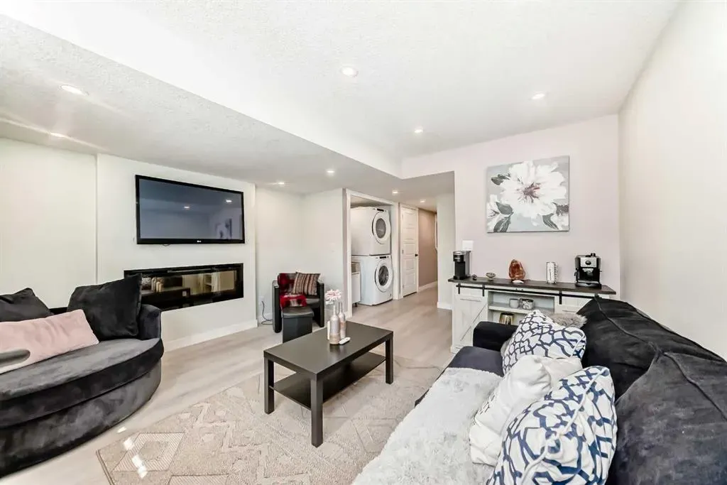 154 Chinook Gate Boulevard