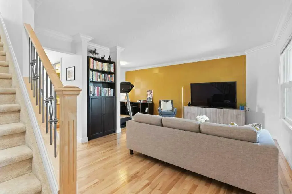 83 Cedarwood Lane SW