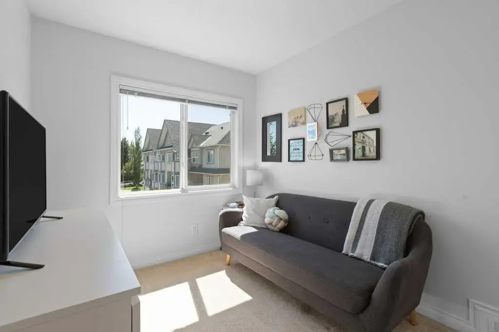 83 Cedarwood Lane SW